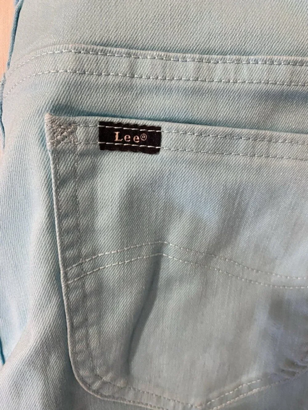 Lee Women 35X6 Bermuda  Shorts Cuffed Highrise Light Blue Stretch